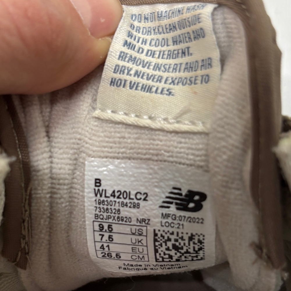 New Balance 420 v2 in a brown or tan women’s size 9.5 - Picture 11 of 11
